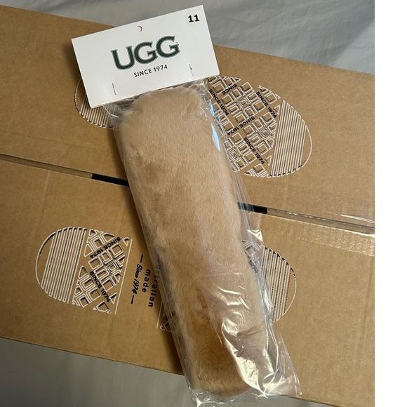 Ugg since 1974 Women's Classic Bomber Tall boots - Picture 4 of 7